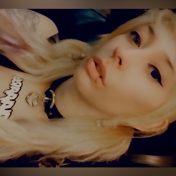 Meet your Posher, First Matey Jia 🏴‍☠️💙 - Picture 3 of 5